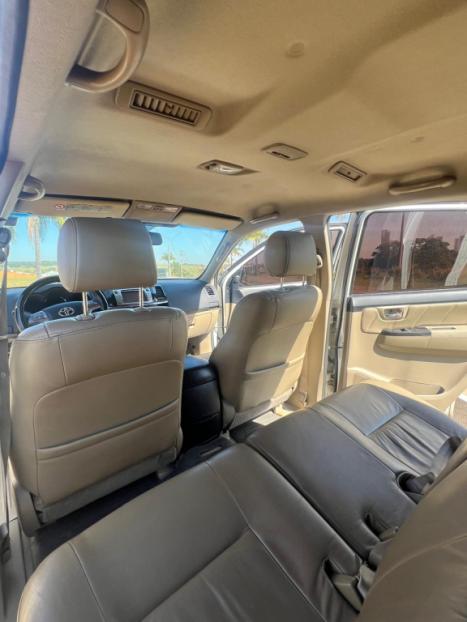 TOYOTA Hilux SW4 3.0 16V 4P SRV 4X4 7 LUGARES TURBO DIESEL AUTOM�TICO, Foto 7