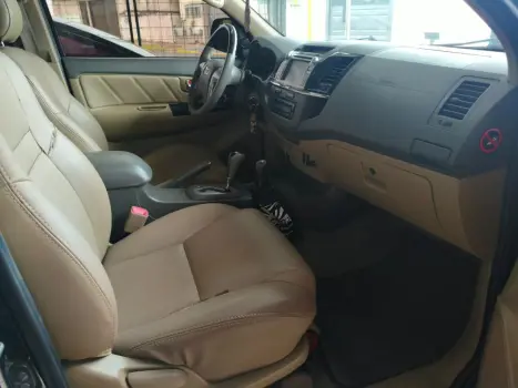 TOYOTA Hilux SW4 3.0 16V 4P SRV 4X4 7 LUGARES TURBO DIESEL AUTOMÁTICO, Foto 11