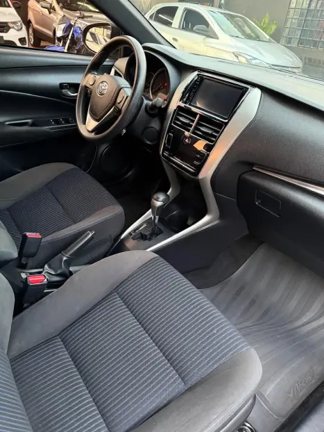 TOYOTA Yaris Hatch 1.5 16V 4P FLEX XL PLUS CONNECT MULTIDRIVE AUTOMTICO CVT, Foto 8