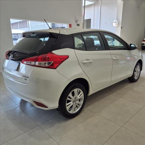 TOYOTA Yaris Hatch 1.3 16V 4P FLEX XL PLUS TECH MULTIDRIVE AUTOMTICO CVT, Foto 4