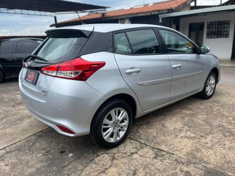 TOYOTA Yaris Hatch 1.3 16V 4P FLEX XL MULTIDRIVE AUTOMTICO CVT, Foto 4