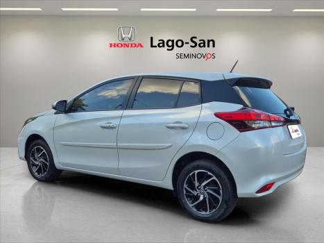 TOYOTA Yaris Hatch 1.5 16V 4P FLEX XLS CONNECT MULTIDRIVE AUTOMTICO CVT, Foto 2