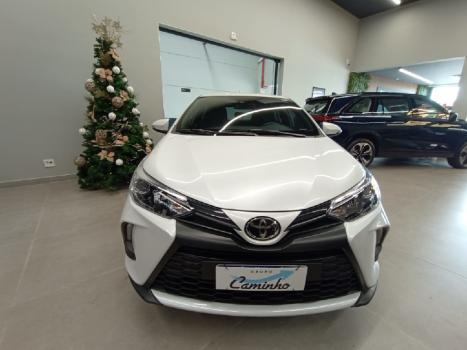 TOYOTA Yaris Hatch 1.5 16V 4P FLEX XS CONNECT MULTIDRIVE AUTOMTICO CVT, Foto 2