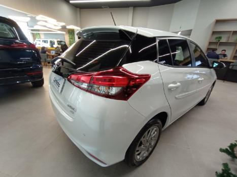 TOYOTA Yaris Hatch 1.5 16V 4P FLEX XS CONNECT MULTIDRIVE AUTOMTICO CVT, Foto 5