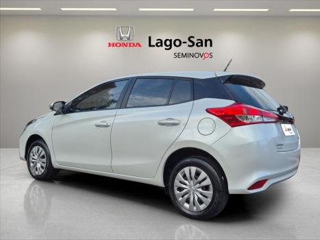 TOYOTA Yaris Hatch 1.5 16V 4P FLEX XL MULTIDRIVE AUTOMTICO CVT, Foto 2