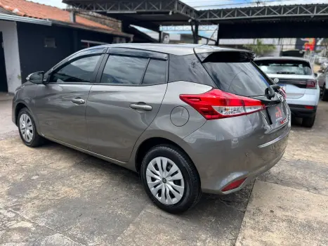 TOYOTA Yaris Hatch 1.3 16V 4P FLEX XL MULTIDRIVE AUTOM�TICO CVT, Foto 6