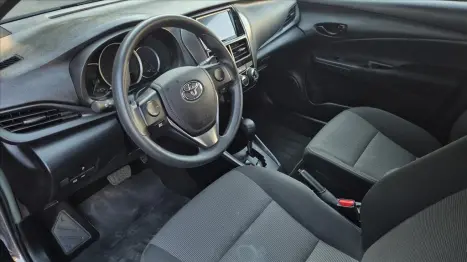 TOYOTA Yaris Hatch 1.5 16V 4P FLEX XL MULTIDRIVE AUTOM�TICO CVT, Foto 8