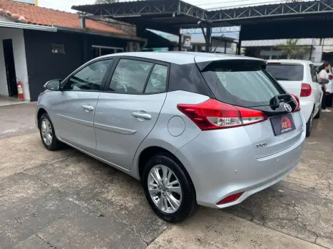 TOYOTA Yaris Hatch 1.3 16V 4P FLEX XL MULTIDRIVE AUTOM�TICO CVT, Foto 6