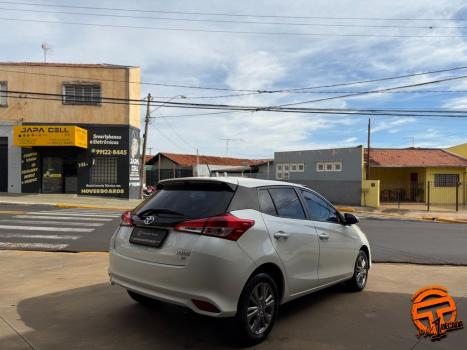 TOYOTA Yaris Hatch 1.3 16V 4P FLEX XL PLUS TECH MULTIDRIVE AUTOM�TICO CVT, Foto 2