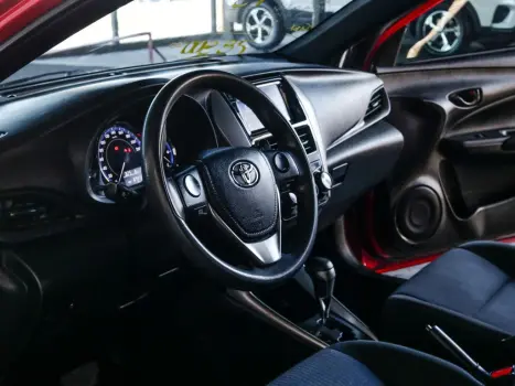 TOYOTA Yaris Hatch 1.3 16V 4P FLEX XL MULTIDRIVE AUTOM�TICO CVT, Foto 2
