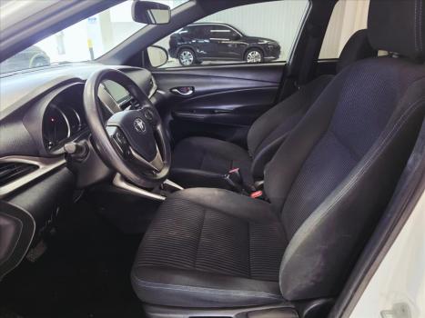 TOYOTA Yaris Hatch 1.5 16V 4P FLEX XL PLUS CONNECT MULTIDRIVE AUTOM�TICO CVT, Foto 2