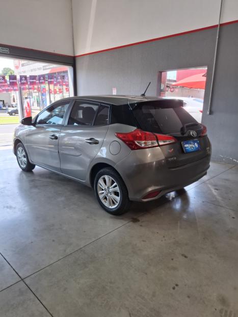TOYOTA Yaris Hatch 1.3 16V 4P FLEX XL PLUS TECH MULTIDRIVE AUTOMÁTICO CVT, Foto 4