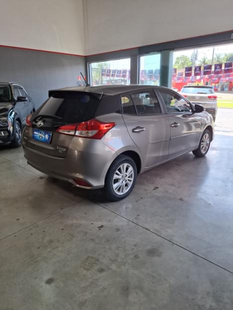 TOYOTA Yaris Hatch 1.3 16V 4P FLEX XL PLUS TECH MULTIDRIVE AUTOMÁTICO CVT, Foto 6