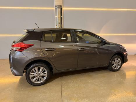 TOYOTA Yaris Hatch 1.3 16V 4P FLEX XL PLUS TECH MULTIDRIVE AUTOMÁTICO CVT, Foto 5