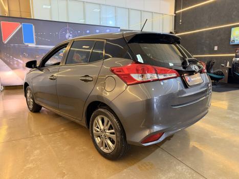TOYOTA Yaris Hatch 1.3 16V 4P FLEX XL PLUS TECH MULTIDRIVE AUTOMÁTICO CVT, Foto 13