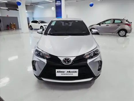 TOYOTA Yaris Hatch 1.5 16V 4P FLEX XS MULTIDRIVE AUTOMÁTICO CVT, Foto 2