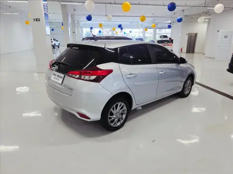 TOYOTA Yaris Hatch 1.5 16V 4P FLEX XS MULTIDRIVE AUTOMÁTICO CVT, Foto 11