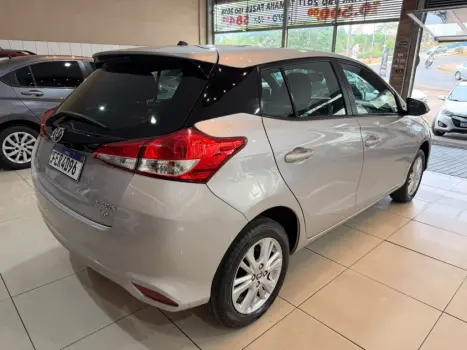 TOYOTA Yaris Hatch 1.3 16V 4P FLEX XL MULTIDRIVE AUTOMÁTICO CVT, Foto 4