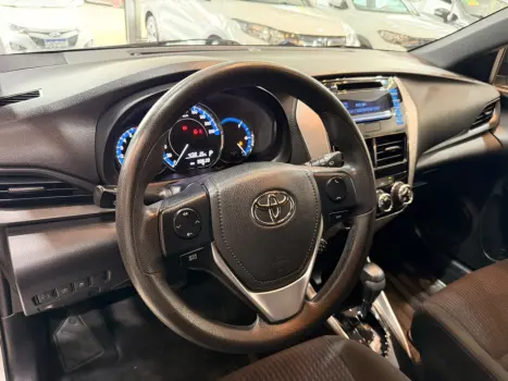 TOYOTA Yaris Hatch 1.3 16V 4P FLEX XL MULTIDRIVE AUTOMÁTICO CVT, Foto 9