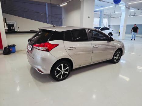 TOYOTA Yaris Hatch 1.5 16V 4P FLEX XS CONNECT MULTIDRIVE AUTOMÁTICO CVT, Foto 11