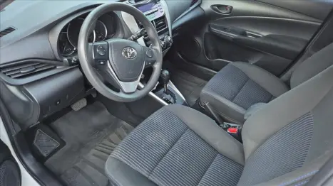 TOYOTA Yaris Sedan 1.5 16V 4P FLEX XL LIVE MULTIDRIVE AUTOMTICO CVT, Foto 8