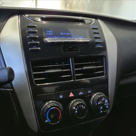 TOYOTA Yaris Sedan 1.5 16V 4P FLEX XL LIVE MULTIDRIVE AUTOMTICO CVT, Foto 8