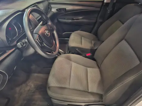 TOYOTA Yaris Sedan 1.5 16V 4P FLEX XL MULTIDRIVE AUTOMÁTICO CVT, Foto 8