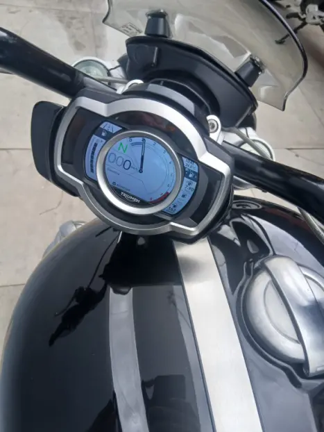 TRIUMPH Rocket III 2500 R, Foto 2