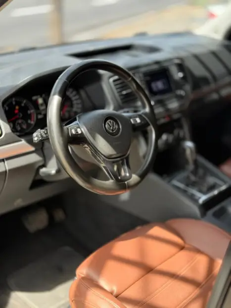 VOLKSWAGEN Amarok 3.0 V6 CABINE DUPLA HIGHLINE 4X4 TURBO INTERCOOLER AUTOM�TICO, Foto 16