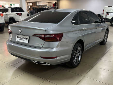 VOLKSWAGEN Jetta 1.4 4P 250 TSI R-LINE AUTOMÁTICO, Foto 5 VOLKSWAGEN Jetta 1.4 4P 250 TSI R-LINE AUTOMÁTICO, Foto 5