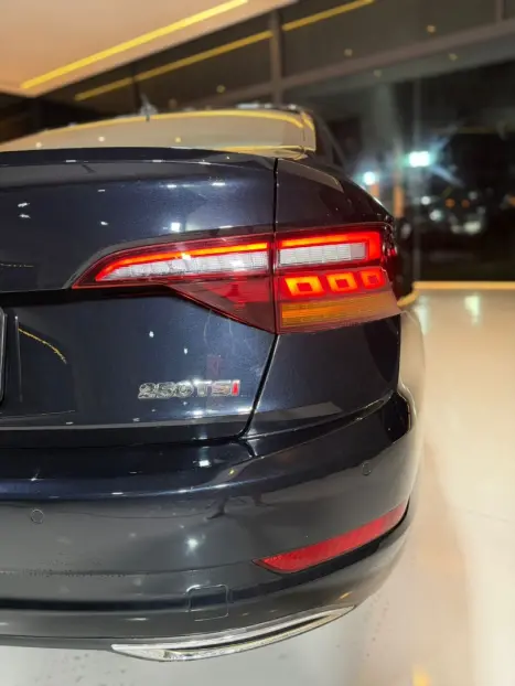 VOLKSWAGEN Jetta 1.4 4P 250 TSI R-LINE AUTOM�TICO, Foto 9