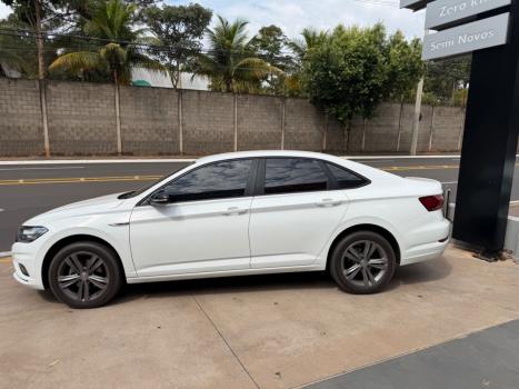 VOLKSWAGEN Jetta 1.4 4P 250 TSI R-LINE AUTOM�TICO, Foto 4