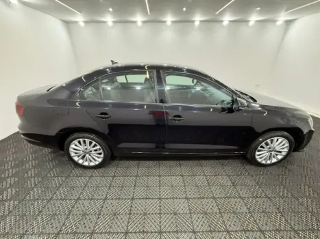 VOLKSWAGEN Jetta 2.0 4P FLEX CONFORTLINE TIPTRONIC AUTOMÁTICO, Foto 4 VOLKSWAGEN Jetta 2.0 4P FLEX CONFORTLINE TIPTRONIC AUTOMÁTICO, Foto 4
