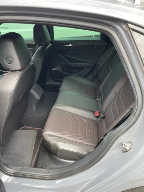 VOLKSWAGEN Jetta 2.0 4P 350 TSI GLI AUTOMÁTICO DSG, Foto 7 VOLKSWAGEN Jetta 2.0 4P 350 TSI GLI AUTOMÁTICO DSG, Foto 7