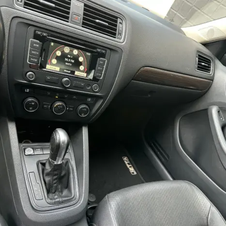 VOLKSWAGEN Jetta 2.0 4P COMFORTLINE TIPTRONIC AUTOM�TICO, Foto 8