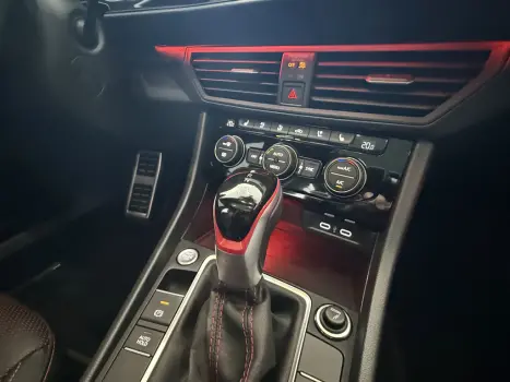 VOLKSWAGEN Jetta 2.0 4P 350 TSI GLI AUTOM�TICO DSG, Foto 3