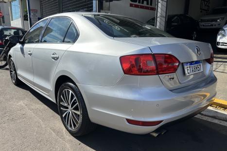 VOLKSWAGEN Jetta 2.0 4P COMFORTLINE TIPTRONIC AUTOM�TICO, Foto 4