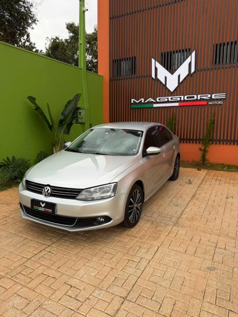 VOLKSWAGEN Jetta 2.0 4P COMFORTLINE TIPTRONIC AUTOM�TICO, Foto 3