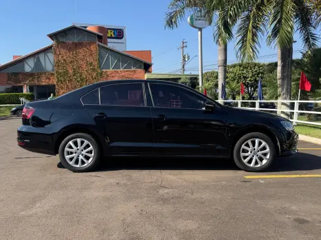 VOLKSWAGEN Jetta 2.0 4P TRENDLINE FLEX AUTOMÁTICO, Foto 4