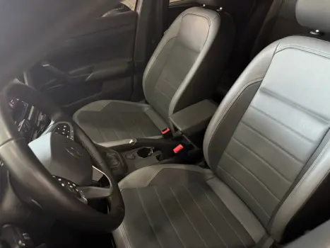 VOLKSWAGEN Nivus 1.0 4P FLEX 200 TSI HIGHLINE TURBO AUTOMÁTICO, Foto 7 VOLKSWAGEN Nivus 1.0 4P FLEX 200 TSI HIGHLINE TURBO AUTOMÁTICO, Foto 7