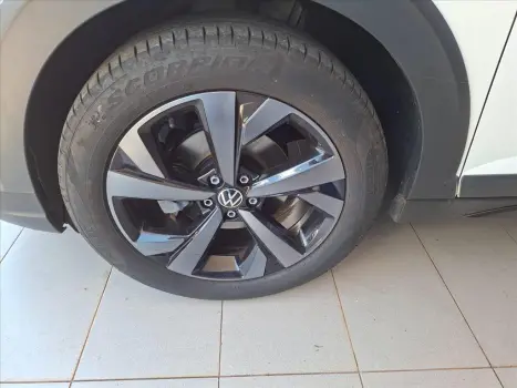 VOLKSWAGEN Nivus 1.0 4P FLEX 200 TSI HIGHLINE TURBO AUTOM�TICO, Foto 9