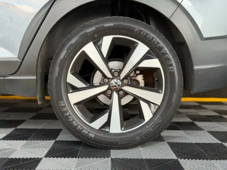 VOLKSWAGEN Nivus 1.0 4P FLEX 200 TSI HIGHLINE TURBO AUTOM�TICO, Foto 10