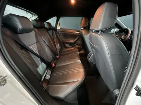 VOLKSWAGEN Nivus 1.0 4P FLEX 200 TSI HIGHLINE TURBO AUTOM�TICO, Foto 17