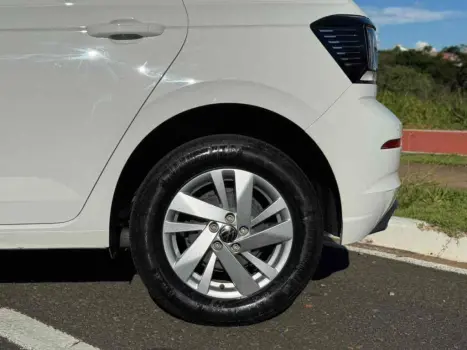 VOLKSWAGEN Polo Hatch 1.0 12V 4P 200 TSI  COMFORTLINE AUTOM�TICO, Foto 18