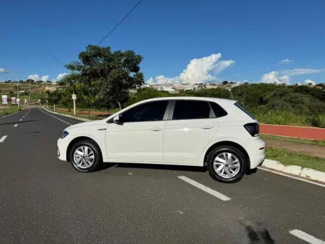 VOLKSWAGEN Polo Hatch 1.0 12V 4P 200 TSI  COMFORTLINE AUTOM�TICO, Foto 20