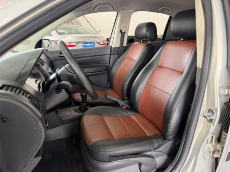 VOLKSWAGEN Polo Sedan 1.6 4P, Foto 10