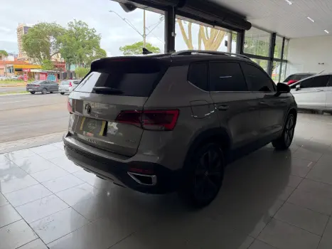 VOLKSWAGEN Taos 1.4 16V 4P FLEX 250 TSI HIGHLINE AUTOM�TICO, Foto 3