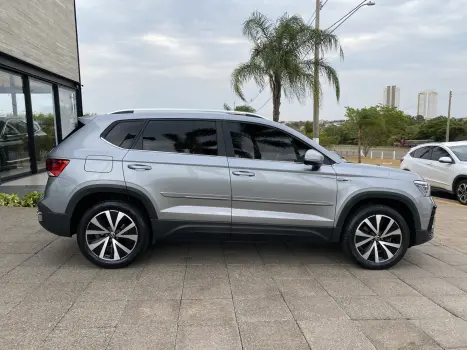 VOLKSWAGEN Taos 1.4 16V 4P FLEX 250 TSI HIGHLINE AUTOM�TICO, Foto 4