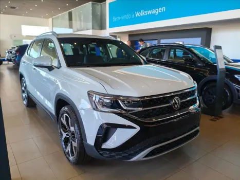 VOLKSWAGEN Taos 1.4 16V 4P FLEX 250 TSI HIGHLINE AUTOM�TICO, Foto 3