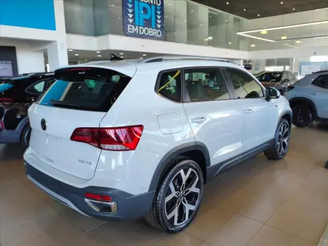 VOLKSWAGEN Taos 1.4 16V 4P FLEX 250 TSI HIGHLINE AUTOM�TICO, Foto 6